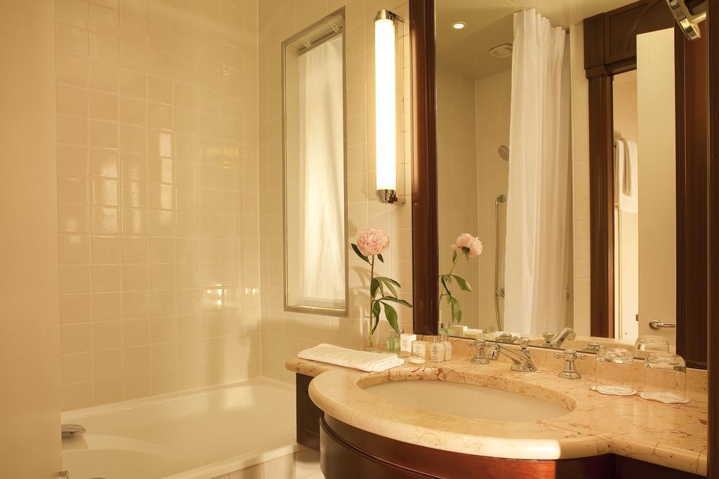 Familienzimmer mit Badewanne